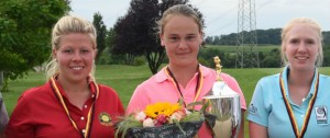 Die Siegerinnen der Internationalen Matchplay Trophy (v.l.n.r.): Jacqueline Klemm, Anna-Elisabeth Ruttert und Caroline Hermes. (Foto: Frank Föhlinger / golfmomente.de)