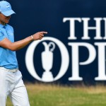 Martin Kaymer und sein Caddy nehmen die Spitze am zweiten Tag der Open Championship ins Visier. Verfolgt die Runde jetzt LIVE!. (Foto: Getty)
