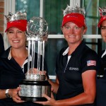 Lexi Thompson, Cristie Kerr, Stacy Lewis und Gerina Piller setzen sich die Krone auf und gewinnen die UL International Crown. (Foto: Getty)