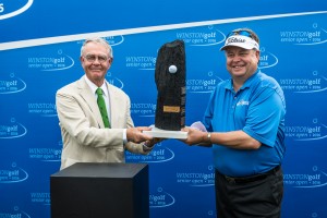 Sieger im Stechen: WINSTON-Patron Wijnand Pon mit dem Schotten Andrew Oldcorn, Gewinner der WINSTONgolf Senior Open 2016. Foto: WINSTONgolf/Alexander Hartmann.