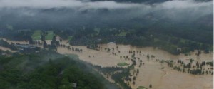 Wassermassen kennen keine Gnade: unerbittlich zog das feuchte Element eine Schneise der Zerstörung durch das Greenbrier Resort. (Foto: twitter.com/@GlobalGolfPost)