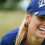 Moderatorin Annica Hansen reitet nicht nur, sondern spielt auch mit viel Freude Golf.