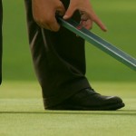 Mit einem Stimpmeter wird die Geschwindigkeit der Grüns gemessen. (Foto: Getty)