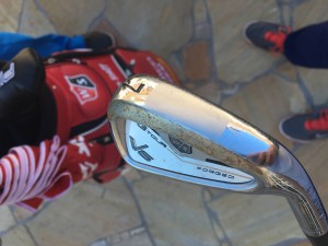 An den V6 FG Tour Eisen von Wilson Staff hat Marcel Siem nochmals höchstpersönlich Hand angelegt. (Foto: Golf Post)