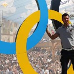 Die Ringe stehen ihm gut: Martin Kaymer zeigt sich von der Atmosphäre in Rio absolut begeistert. (Foto: Getty)