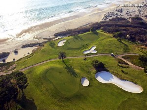 Greifbarer kann der Atlantik kaum sein, wie auf dem Vale do Lobo Ocean Course. (Foto: valedolobo.com)