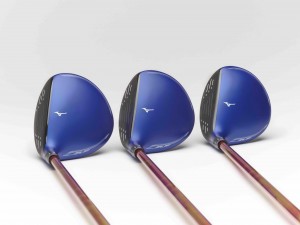 Typisches Mizuno-blau aber ein neuer "Fast Track" - Die JPX900 Fairwayhölzer. (Foto: Mizuno)