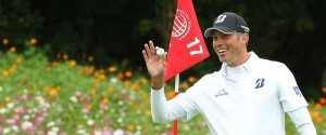 Jetzt kann er wieder Lächeln: Matt Kuchar darf sich über einen neuen Cadillac freuen. (Foto: Getty)