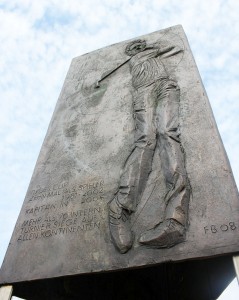 Bernhard Langer Denkmal in Anhausen.