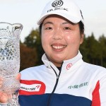 Stolze Siegerin: Shanshan Feng kann sich erneut über eine Trophäe freuen, diesmal bei der Toto Japan Classic. (Foto: Getty)