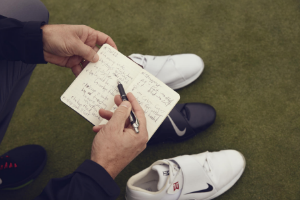 Während vielen gemeinsamen Treffen und Analyse-Runden entstand der neue Nike Golfschuh. (Foto: Nike)