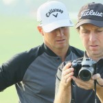 Auch Alex Noren und sein Coach analysieren gemeinsam die Ergebnisse der Trainingsarbeit. (Foto: Getty)