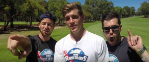 Brett (links), Scott (mitte) und Derek brechen den Weltrekord für den längsten Putt. (Screenshot: Youtube/@HowRidiculous)