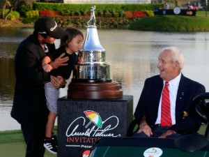 Im Bay Hill Club in Orlando richtete die Legende Arnold Palmer (re.) immer "sein" PGA-Tour-Turnier aus. Das Event lebt trotz seines Todes 2016 weiter. (Foto: Getty)