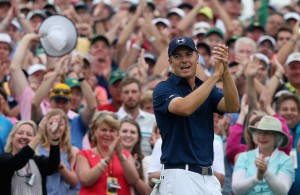 Jordan Spieth feiert am 18. Loch seinen Masters.Sieg im Jahr 2015. (Foto: Getty)