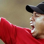 Tiger Woods jubelt beim Masters Tournament 2005. (Foto: Getty)