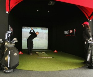 So kann ein Golfsimulator aussehen. Dieser steht in England. (Foto: Getty)