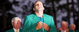 US Masters 2017 Sieger Sergio Garcia mit Green Jacket und Trophäe