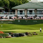 Auf Loch 18 des Las Colinas Golf Course heißt es nochmal die Konzentration hochzuhalten. Ein Wasserhindernis nimmt das Grün ein. (Foto: Getty)