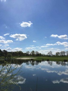 Die 16. Bahn des Green Eagle Golfcourse ist nicht nur lang. (Foto: Golf Post)