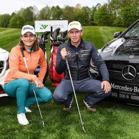 Karolin Lampert und Marcel Siem beim Mercedes Benz After Work Golf Cup. (Foto: Mercedes Benz)