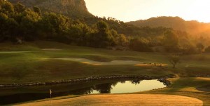 Inmitten der Berge des Golf De Andratx wartet das schönste Halfway-Haus auf Mallorca. (Foto: Golf De Andratx)