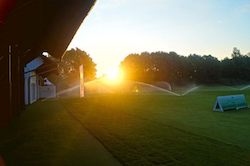 Golfplatz Schloss Egmating, hier können Sie sich perfekt aufs Golf spielen vorbereiten (Foto: Facebook.com/Golfclub Schloss Egmating)