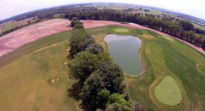 Rechts die erste Hälfte des Golfplatzes, links die ursprüngliche Mülldeponie. (Foto: GolfCity)