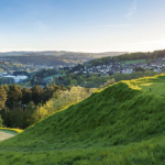 Der Lüderich: Spektakuläre Aussicht vom Abschlag. Jetzt eine Mitgliedschaft mit Golf Post Special abschließen. (Foto: Der Lüderich)