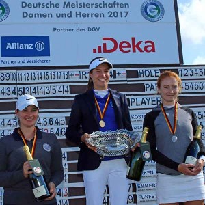 Das Podest der Damen (v.l.n.r.): Miriam Emmert (Hamburger GC), Laura Fünfstück (GC Neuhof) und Carolin Kauffmann (Marienburger GC) (Foto: DGV/stebl)