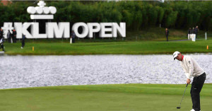 Bernd Wiesberger mit seinem Putt an der 18, der KLM Open 2017 in Spijk. (Foto: Getty)