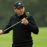 Sergio Garcia mit skeptischem Blick auf sein TaylorMade Wedge. (Foto: Getty)