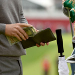 Das Geld auf der Runde den Besitzer wechselt ist bei PGA-Tour-Events trotz Wettverbots nicht unüblich. (Foto: Getty)