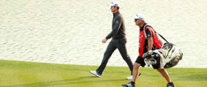 Justin Rose mit seinem Caddie bei der WGC - HSBC Champions in CHina. (Foto: Getty)