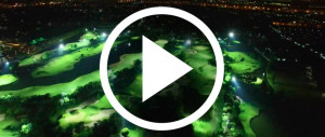 Mitten in der Nacht auf den Golfplatz? In Thailand ist das möglich. (Screenshot: adventuresingolf.skratchtv.com)