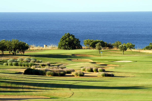 Golf an der Algarve mit ROBINSON. Schöner geht's kaum. Ihren perfekten Golfurlaub am Atlantik können Sie jetzt hier direkt buchen!<br>(Foto: ROBINSON)