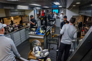 Im European Tour Truck können Sie den TaylorMade Equipment-Experten über die Schulter schauen und Ihre Schläger zusammenbauen lassen wie die Profis. (Foto: TaylorMade)