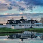 Clubhaus im amerikanischen Landhausstil im V-Golf St. Urbanus. (Foto: Instagram.com / eligopics)