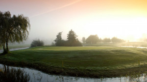 Inselgrün an Bahn 4 des Old Course im Golfclub Schloss Lüdersburg. (Foto: Facebook.com/@SchlossLuedersburg)