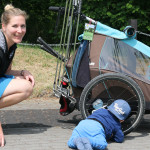 Auch mit dem kleinen Leo geht es für Maike Blankartz selbstverständlich auf den Golfplatz. Bei richtiger Vorbereitung kein Problem. (Foto: Maike Blankartz)