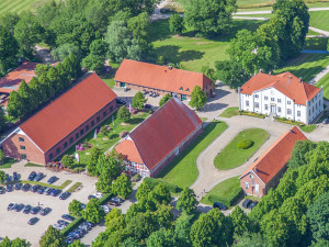 Auf Gut Kaden wartet eine wahre Wohlfühloase auf die Besucher. (Foto: Gut Kaden)