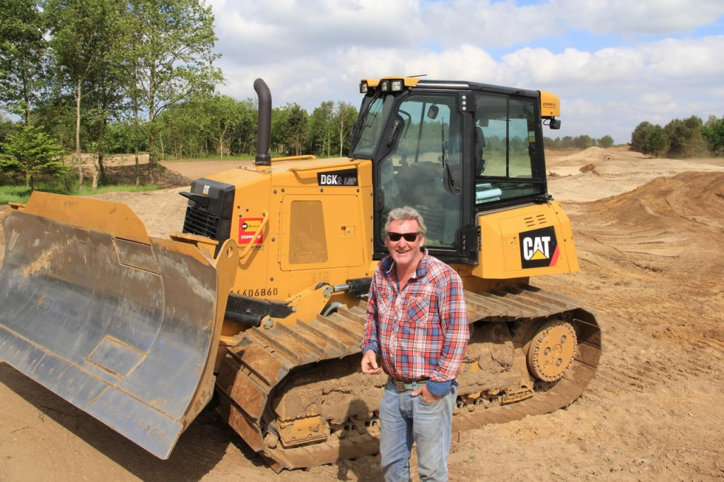 Da Vinci auf der Raupe: Master-Shaper Mick McShane und seine 19 Tonnen schwere Caterpillar D6. (Foto: Christian Althaus)