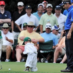 Generationswechsel im Golf. Der US-Amerikaner Mark Wilson spielt mit seinen Söhnen beim Masters in Augusta (2012). (Foto: Getty)