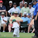 Generationswechsel im Golf. Der US-Amerikaner Mark Wilson spielt mit seinen Söhnen beim Masters in Augusta (2012). (Foto: Getty)