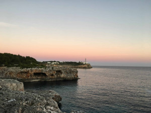 An der Hafeneinfahrt in Portocolom auf Mallorca fühlt sich der Winter wie ein Traum an. (Foto: Golf Post)