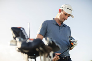 Justin Rose in noch ungewohnter Optik. (Foto: Honma)