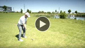 In einer neuen Ausgabe "Quick Tipps mit Bünker" zeigt Ihnen der Trainingsexperte, wie man einen Pitch am besten spielt. (Foto: YouTube/Golf Post)