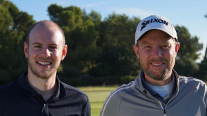 Fabian Bünker(rechts) und sein Partner Niko Osenberg(links) von "Golf in leicht" wollen das Golftraining auffrischen. (Foto: www.golf-in-leicht.de)