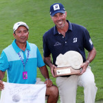 Caddie, David "El Tucan" Ortiz (links), und Spieler, Matt Kuchar (rechts), nach dem Sieg der Mayakoba Golf Classic 2018. (Foto: Getty)