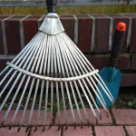 Passendes Werkzeug liegt bereit. Der Golfclub Hannover lädt zum Frühjahrs-Gartenputz ein. Für das leibliche Wohl ist gesorgt. (Bildquelle: GC Hannover)